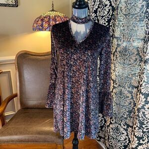 Chloah velvet print choker bell sleeve tunic S